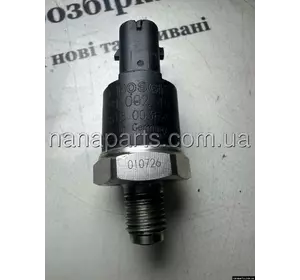 Датчик тиску палива в рейці Renault Trafic 1.9 dci / Master 2.2 - 2.5 dci, 0281002405 Датчик тиску палива в рейці Renault Trafic 1.9 dci / Master 2.2 - 2.5 dci, 0281002405