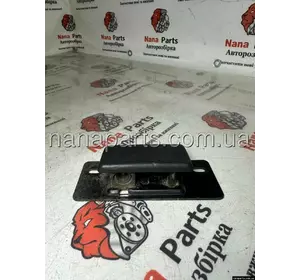 Направляюча замка верхня задніх правих дверей (відповідна частина, уловлювач замка) Renault Trafic / Opel Vivaro / Nissan Primastar (2000 - 2014) 8200006253 Направляюча замка верхня задніх правих дверей (відповідна частина, уловлювач замка) Renault Trafic / Opel Vivaro / Nissan Primastar (2000 - 2014) 8200006253