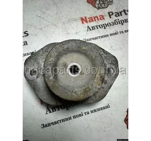 Подушка двигуна задня ліва Renault Trafic / Opel Vivaro / Nissan Primastar 2.0/2.5 dci (2000 - 2014) 8200065989 Подушка двигуна задня ліва Renault Trafic / Opel Vivaro / Nissan Primastar 2.0/2.5 dci (2000 - 2014) 8200065989