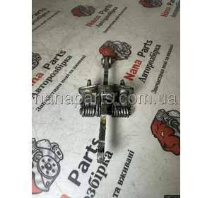 Обмежувач дверей передньої правої/лівої ( стопорна тяга, фіксатор) Renault Trafic 2, 7700311823 Обмежувач дверей передньої правої/лівої ( стопорна тяга, фіксатор) Renault Trafic 2, 7700311823