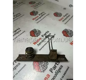 Замок капота верхній ( засувка, гак) Renault Trafic / Opel Vivaro / Nissan Primastar (00-14), 8200677854 Замок капота верхній ( засувка, гак) Renault Trafic / Opel Vivaro / Nissan Primastar (00-14), 8200677854