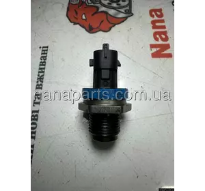 Датчик тиску палива в рейці Renault Master 2, Renault Master / Opel Movano / Nissan Interstar 2.5 dci, 0281002801, 8200610764 Датчик тиску палива в рейці Renault Master 2, Renault Master / Opel Movano / Nissan Interstar 2.5 dci, 0281002801, 8200610764