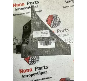 Кронштейн двигуна Renault Master / Opel Movano / Nissan Interstar (03-10) 2.5 dci, 8200783776 Кронштейн двигуна Renault Master / Opel Movano / Nissan Interstar (03-10) 2.5 dci, 8200783776