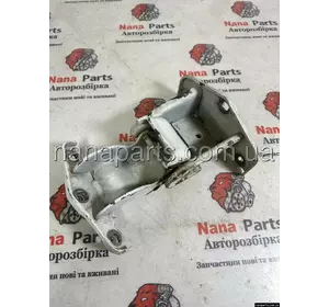 Петля задньої дверки Renault Trafic / Opel Vivaro / Nissan Primastar (00-14) 7700312304 Петля задньої дверки Renault Trafic / Opel Vivaro / Nissan Primastar (00-14) 7700312304