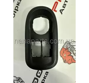 Корпус кнопок склопідйомника лівих дверей Renault Kangoo 08-12, 8200637849 Корпус кнопок склопідйомника лівих дверей Renault Kangoo 08-12, 8200637849