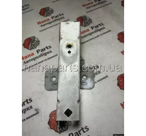 Кронштейн кріплення переднього крила Renault Trafic, Opel Vivaro, Nissan Primastar, 7751477664 Кронштейн кріплення переднього крила Renault Trafic, Opel Vivaro, Nissan Primastar, 7751477664