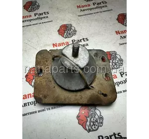 Подушка (опора) двигуна права, передня Renault Trafic / Opel Vivaro / Nissan Primastar 2.5 dci (2000 - 2014) 8200411257 Подушка (опора) двигуна права, передня Renault Trafic / Opel Vivaro / Nissan Primastar 2.5 dci (2000 - 2014) 8200411257