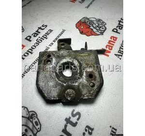 Замок капота  Renault Trafic / Opel Vivaro / Nissan Primastar (00-14) 8200143341 Замок капота  Renault Trafic / Opel Vivaro / Nissan Primastar (00-14) 8200143341